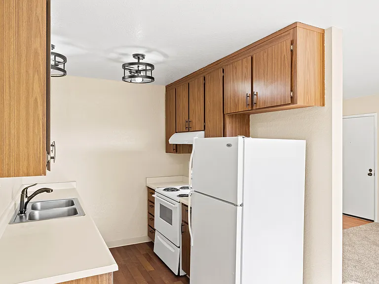 The Peppertree Apartments — Photo 7