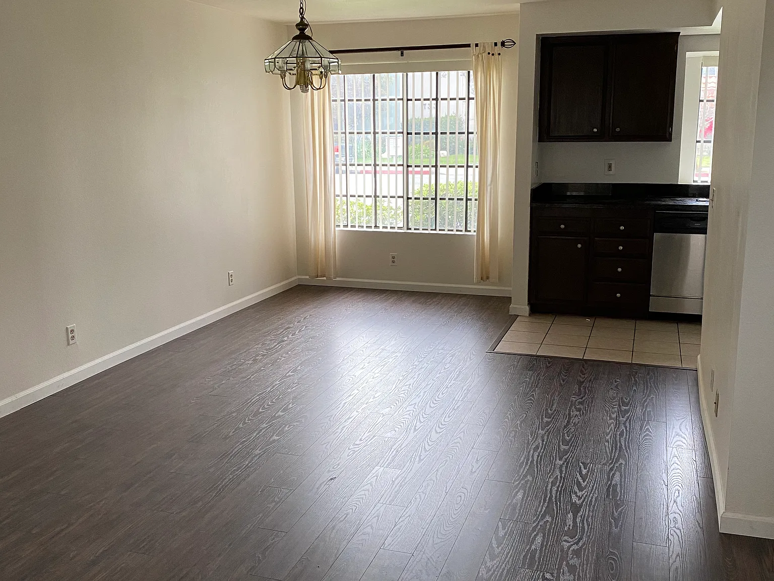2 bed, 2.5 bath, 990 sqft, $2,700 — Photo 2