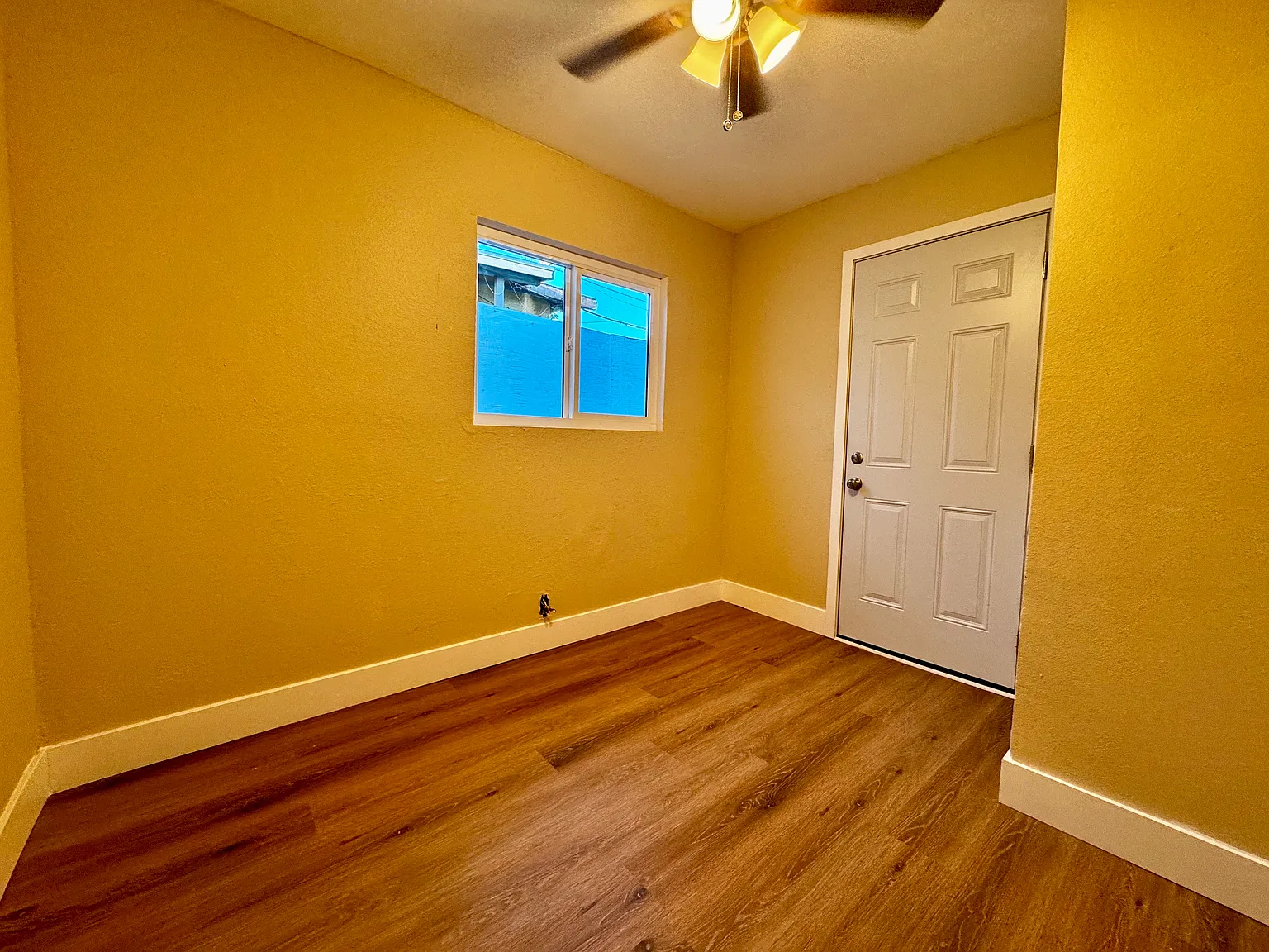 2 bed, 750 sqft, $2,100 — Photo 4