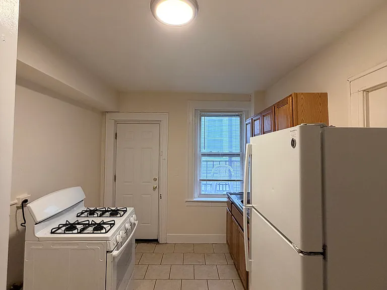 295 Norton St #B8 — Photo 5