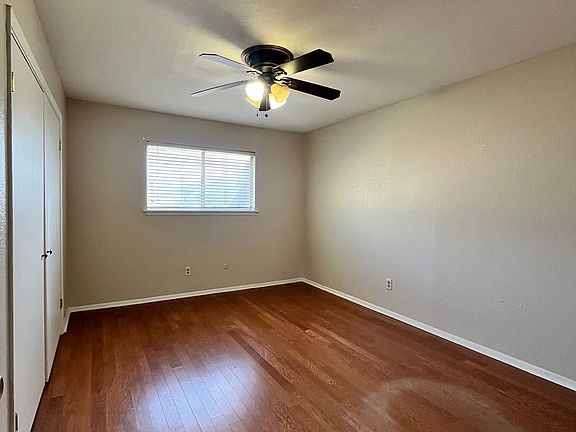 4th image of 5117 Royalton Dr