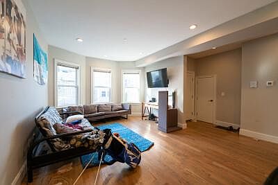 3rd image of 50A Calumet St #1