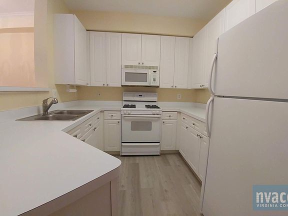 3rd image of 2700 Bellforest Ct APT 108