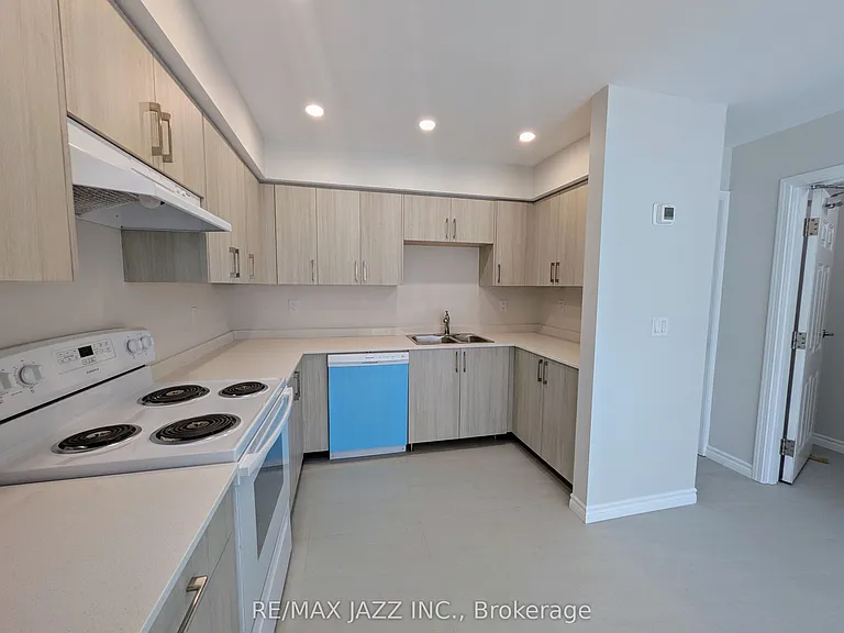 770 King St E #202 — Photo 8