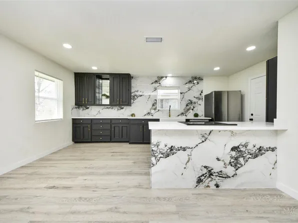 5442 Airport Blvd, Houston, TX 77048