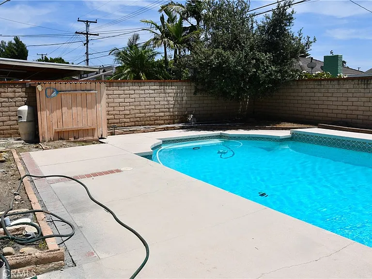 522 E Collins Ave — Photo 57