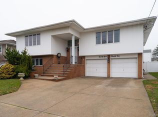 2925 Hewlett Ave, Merrick, NY 11566