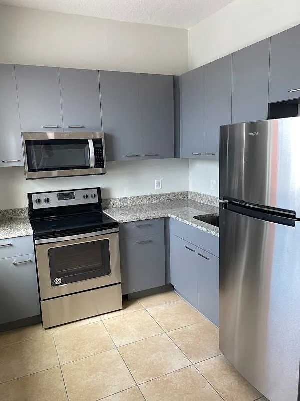 Colonial Drive Apartments — Photo 1