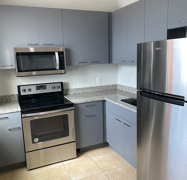 Colonial Drive Apartments — Photo 1