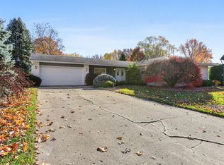2112 Plymouth Dr, Champaign, IL