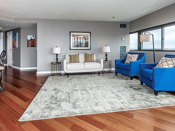 5th image of 100 Park Ave W APT 704