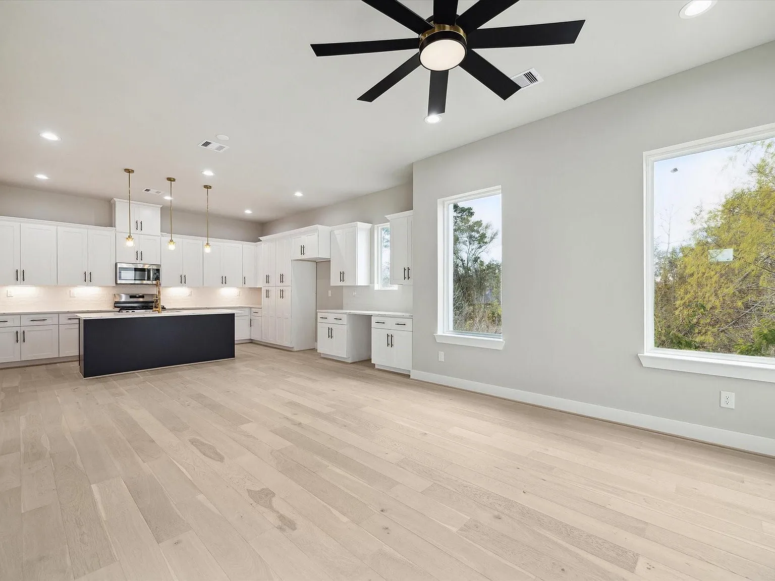 3 bed, 2.5 bath, 1640 sqft, $2,495 — Photo 4