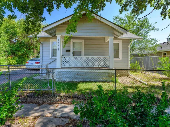 1608 N Chautauqua Ave, Wichita, KS 67214