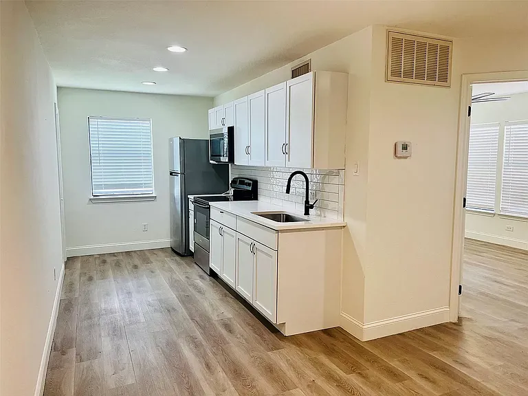 Bryan Street Apartments — Photo 4