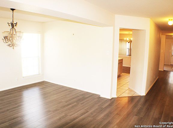 5th image of 205 Rosegate Dr