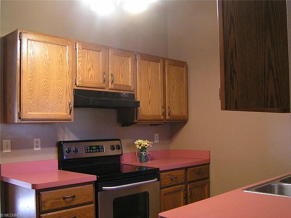 5th image of 916 Freedom Ct
