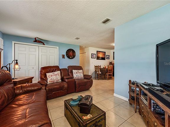 4th image of 2301 Kerridale St