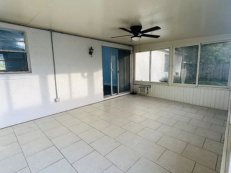 648 Pyramid Ave — Photo 29