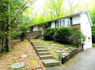 2 Rollingwood Trl, Saylorsburg, PA 18353