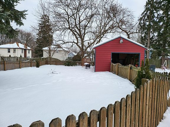 3rd image of 1821 Tonawanda Ave