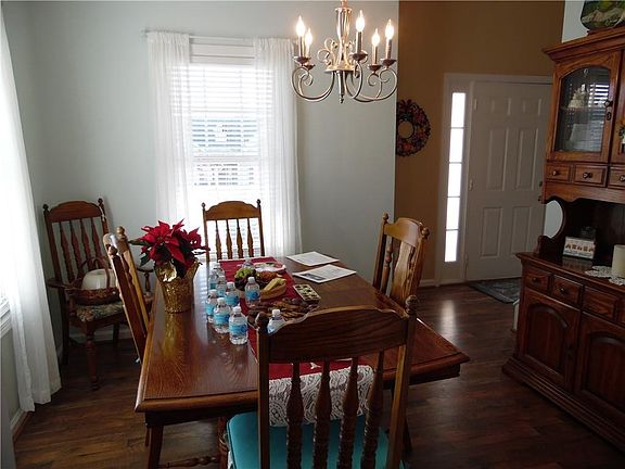 4th image of 136 Northwood Dr