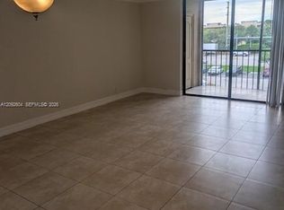 8635 NW 8th St APT 303, Miami, FL 33126