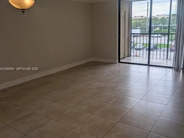8635 NW 8th St, Miami, FL