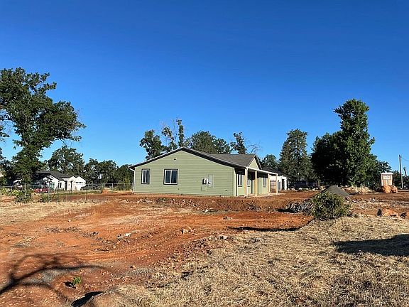 2nd image of 500 Leisure Ln