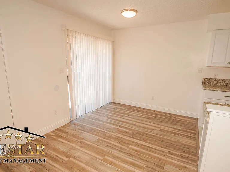 904 Valhalla Dr — Photo 8
