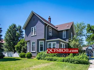 216 W Leclaire Rd, Eldridge, IA 52748