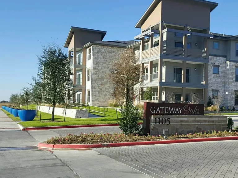 Gateway Oaks Apartments — Photo 23