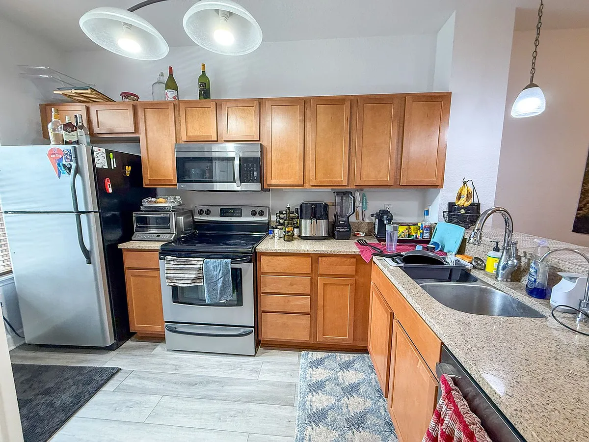 Building Photo - 2508 SW 35th Pl #T117