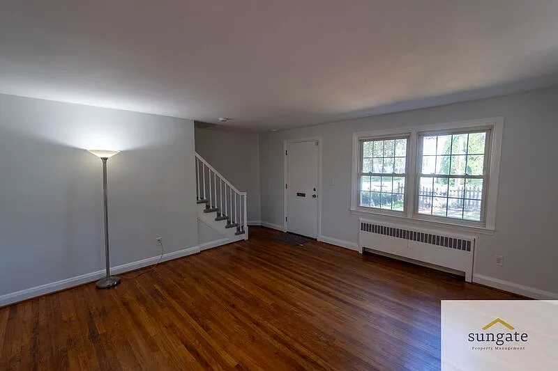 3 bed, 1.5 bath, 1240 sqft, $2,500 — Photo 4
