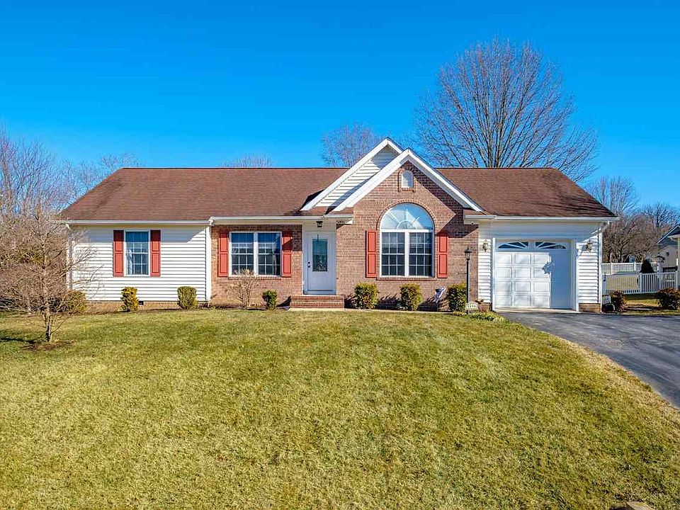 1st image of 5896 Houndschase Ln