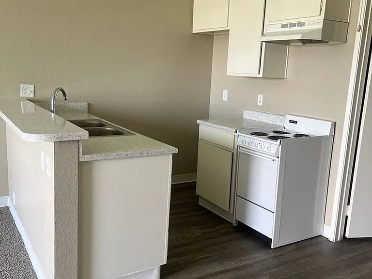 Park Yale Senior Apartments — Photo 11