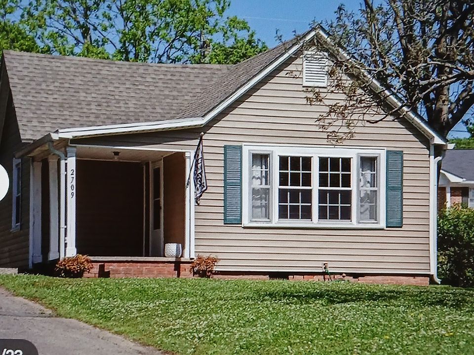 1st image of 2709 Woodlawn Dr