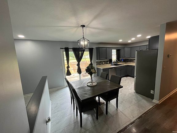 4th image of 23593 Nora St