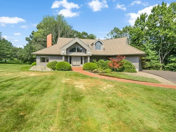 18 Le Ann Dr, Seekonk, MA 02771