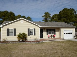 102 Sorrel Ln, Hubert, NC 28539