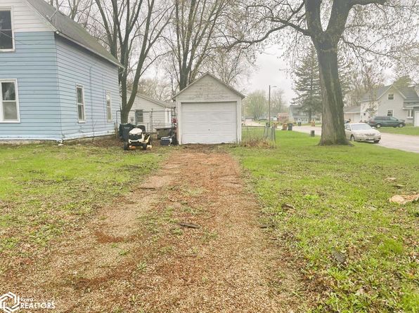 802 S Lake St, Lake Mills, IA 50450