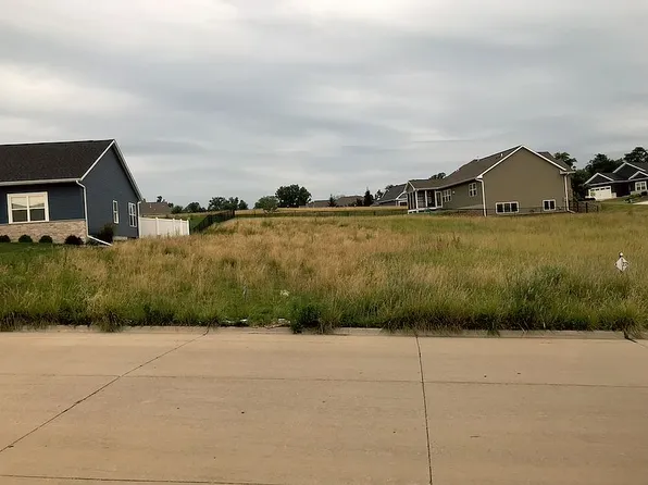 1615 38th St SE, Cedar Rapids, IA 52403