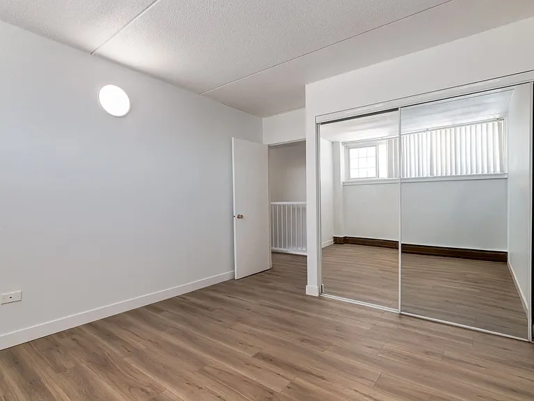 10 Frobisher Blvd SE — Photo 45
