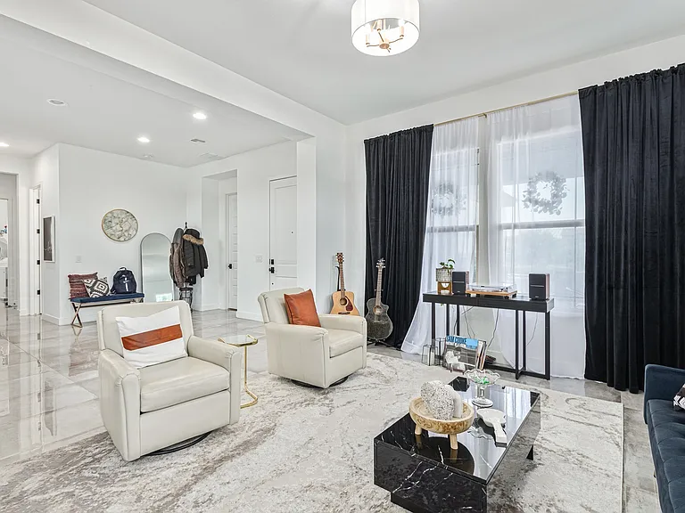 21040 E Carriage Way — Photo 3