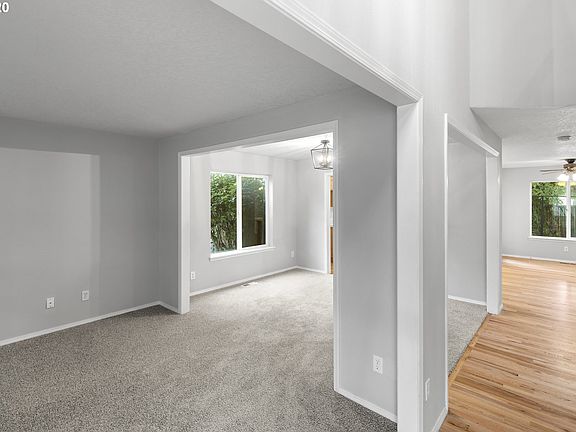 3rd image of 2245 NE 10th Ave