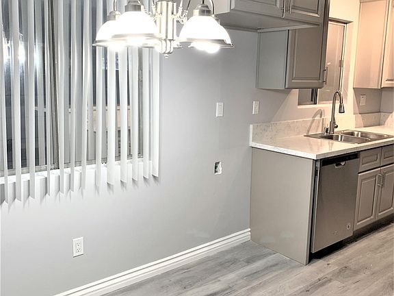 4th image of 129 W Chevy Chase Dr APT 4