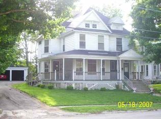 106-106 1/2 N West Ave, Freeport, IL 61032