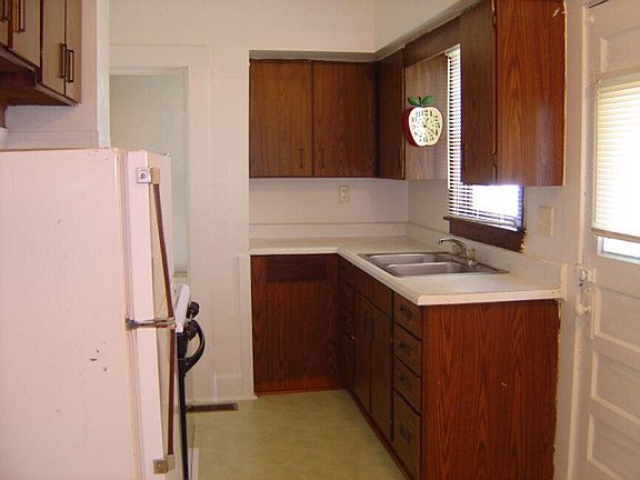 3rd image of 1012 W Hamilton Street