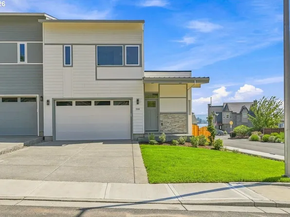 200 Black Hawk Ct, Columbia City, OR 97018