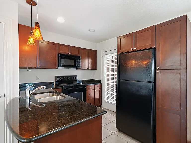 4723 Bradford Dr #B — Photo 12