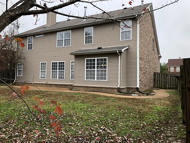 1010 Tanyard Springs Dr — Photo 21